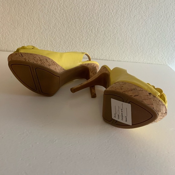 NWT Nine West Platform Sandal in 🌼Sunny Yellow - Picture 5 of 5